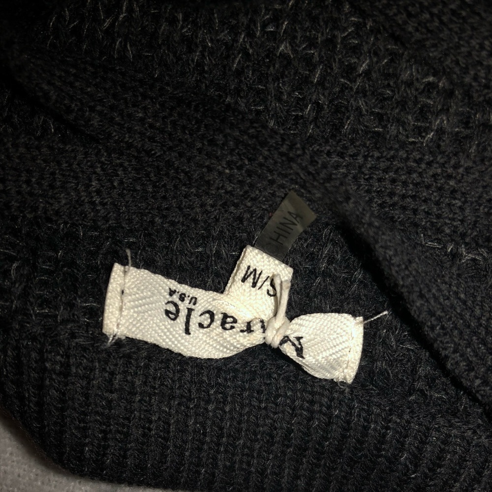 Sweater - Picture 4 of 4